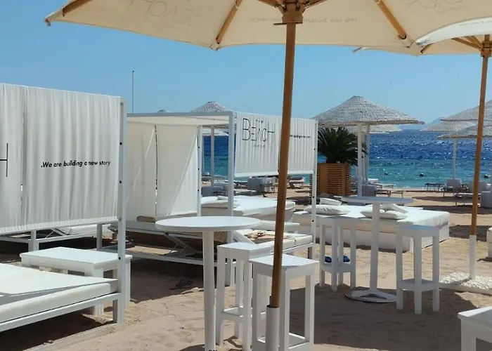 Acquamarine Whit Terrace Daire
